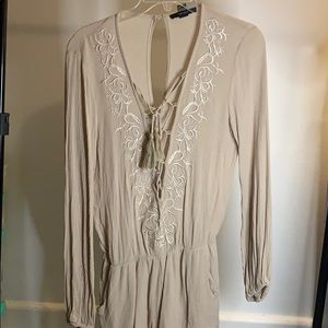 Front tie, beige romper with full sleeve